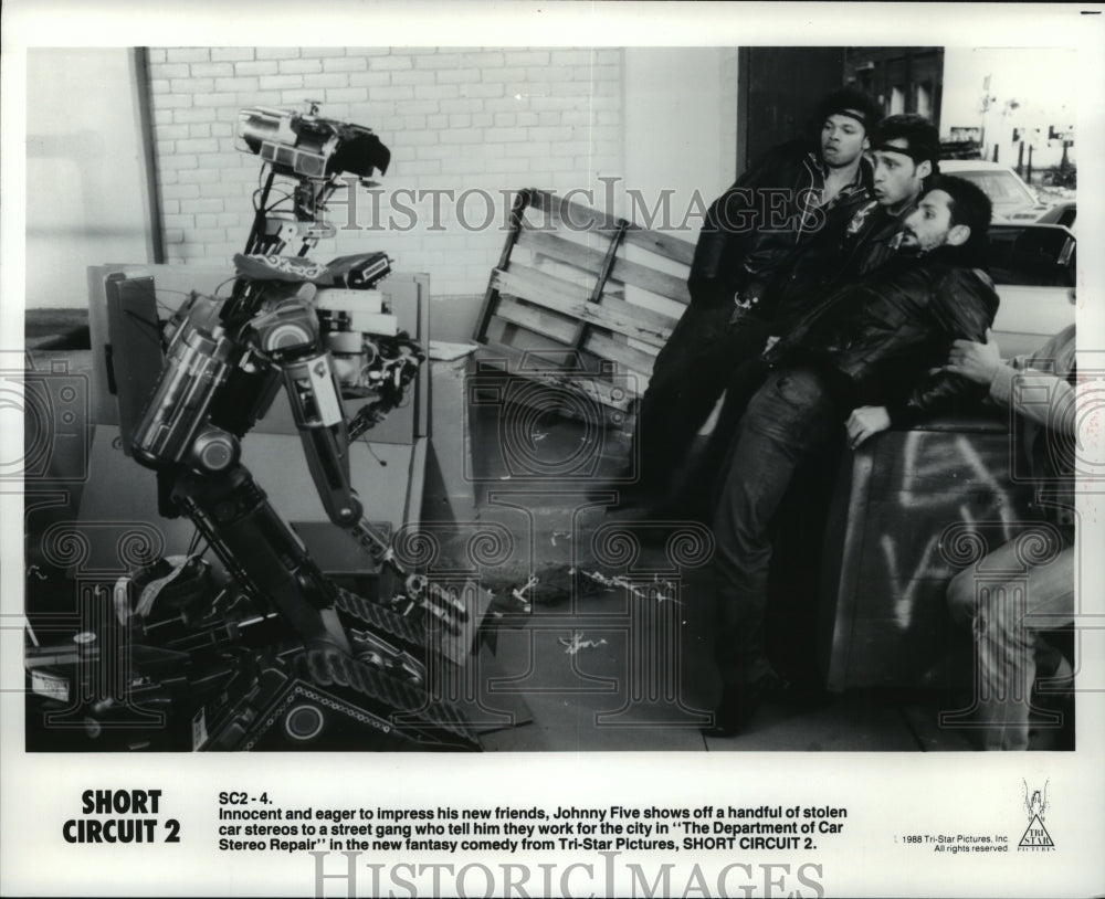 1989 Press Photo A scene from Short Circuit 2. - Historic Images