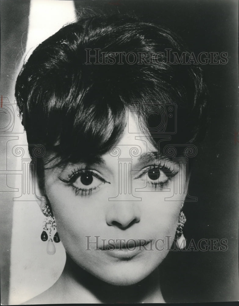 1963 Press Photo Anna Maria Alberghetti stars in a musical comedy, "Kismet" - Historic Images