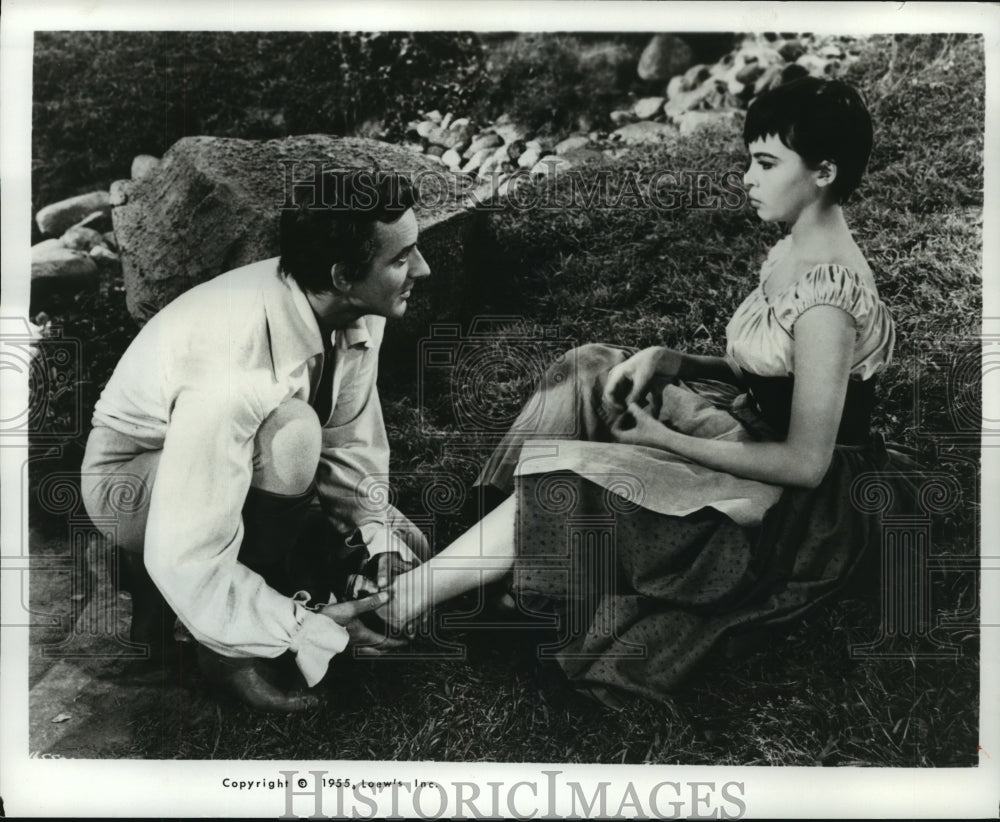 1955 Press Photo Leslie Caron and Michael Widling star in &quot;The Glass Slipper&quot; - Historic Images