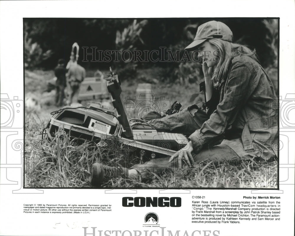 1995 Press Photo Laura Linney stars in the action adventure &quot;Congo&quot; - Historic Images