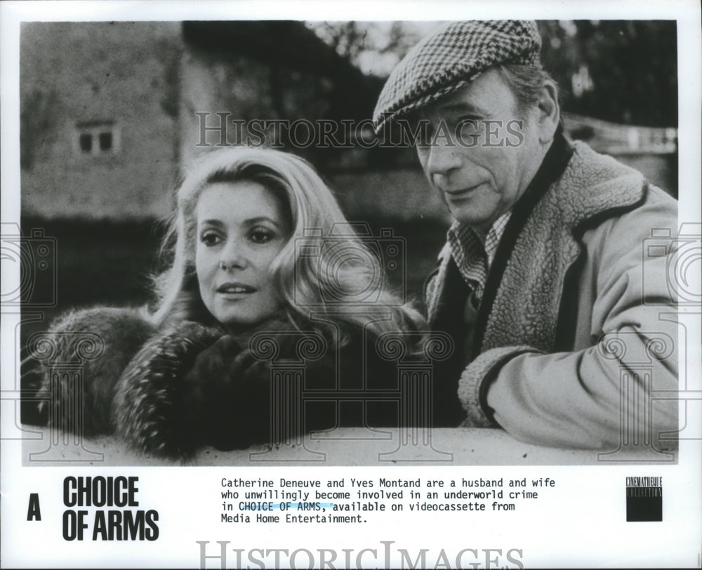 Press Photo Catherine Deneuve and Yves Montand in A Choice of Arms - Historic Images