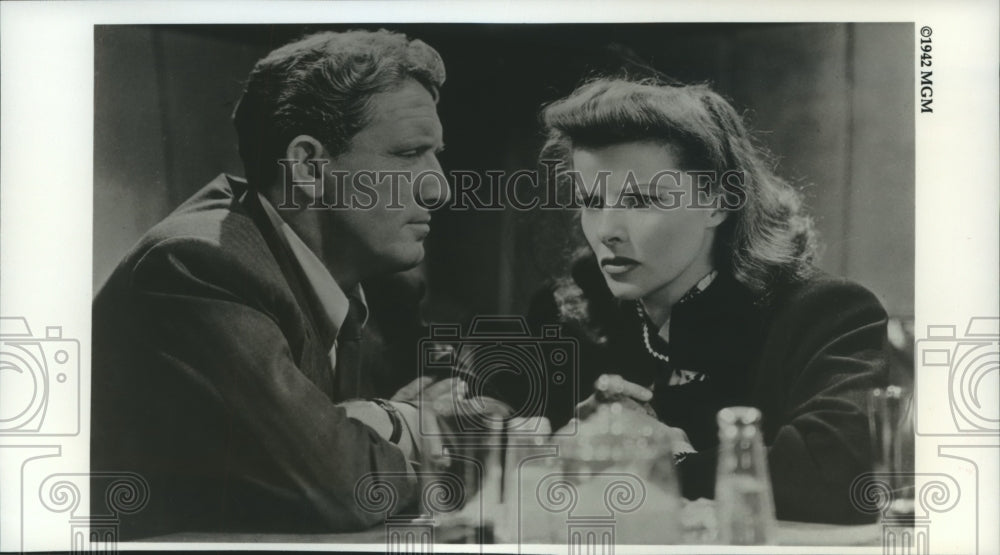 1942 Press Photo Katharine Hepburn &amp; Spencer Tracy in&quot;Woman Of The Year&quot; - Historic Images