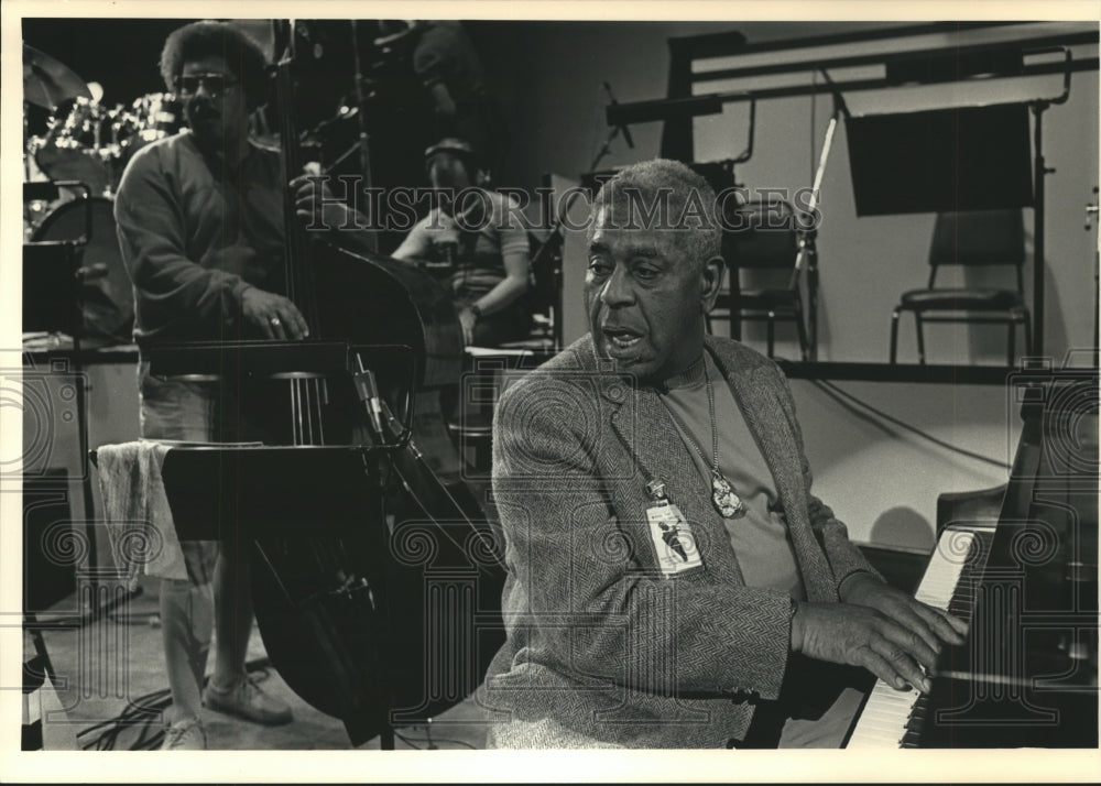 1987 Dizzy Gillespie and Charlie Persip rehearse at Wolf Trap Farm. - Historic Images
