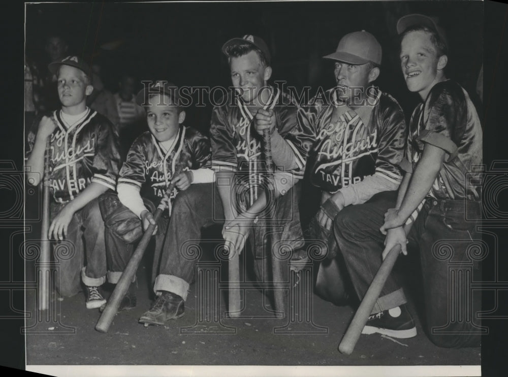 1949 Press Photo Bing Crosby and his sons at the Softtball benefit game-Historic Images