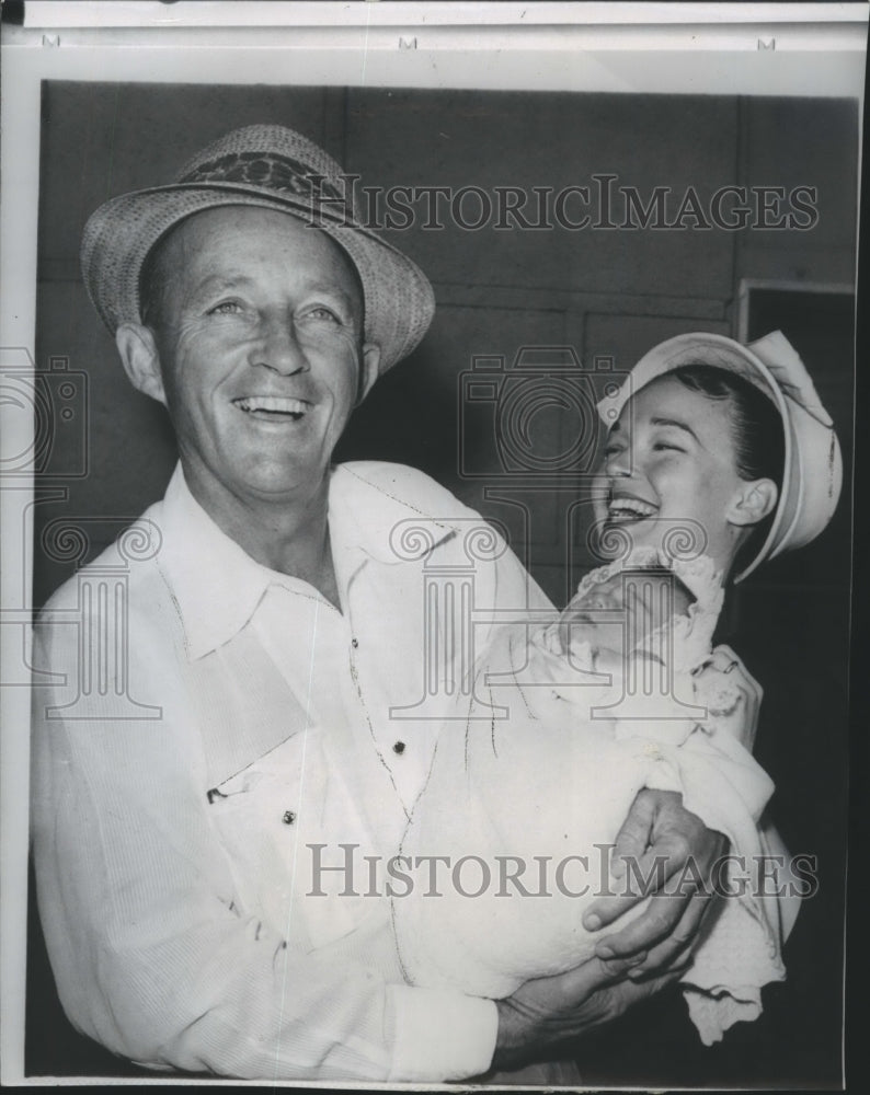 1959 Press Photo Bing Crosby holds his daughter Mary Frances with Kathy Grant - Historic Images