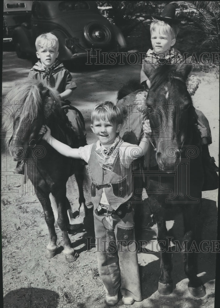 1938 Press Photo Bing Crosby's young sons ride horses - spp27577- Historic Images