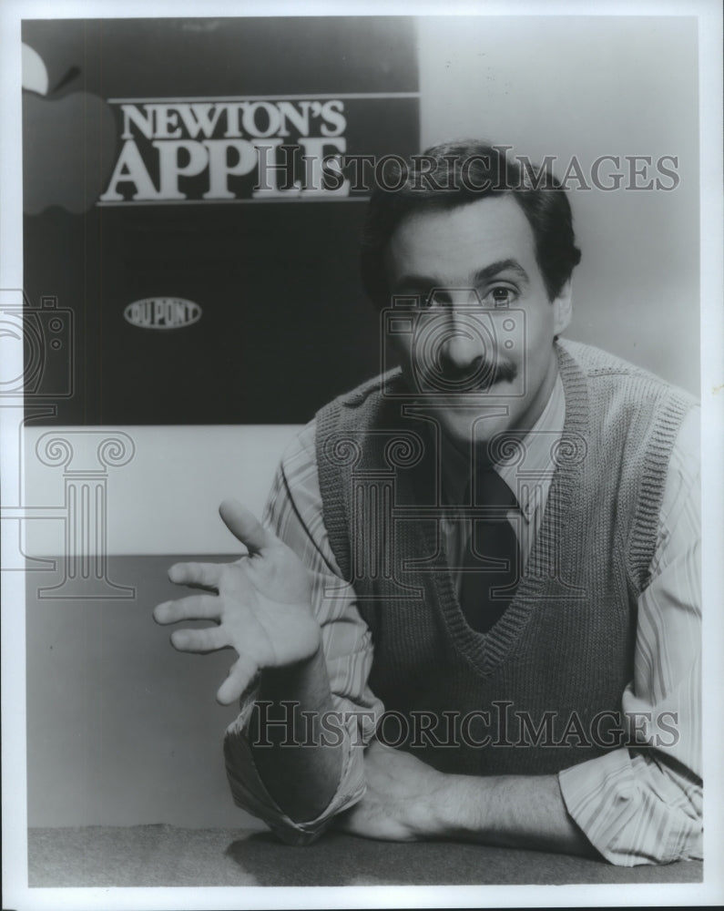 Press Photo Ira Flatow hosts of "Newton's Apple" - Historic Images