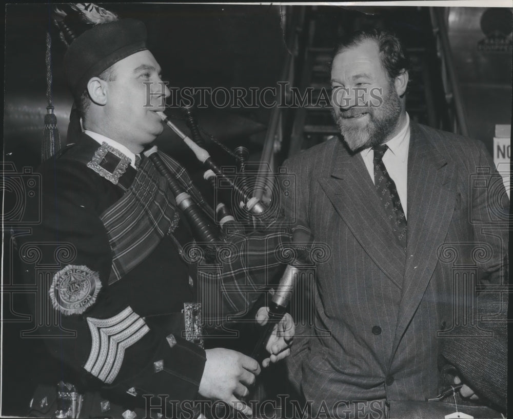 1958 Scottish movie star James Robertson Justice welcomed in Spokane - Historic Images