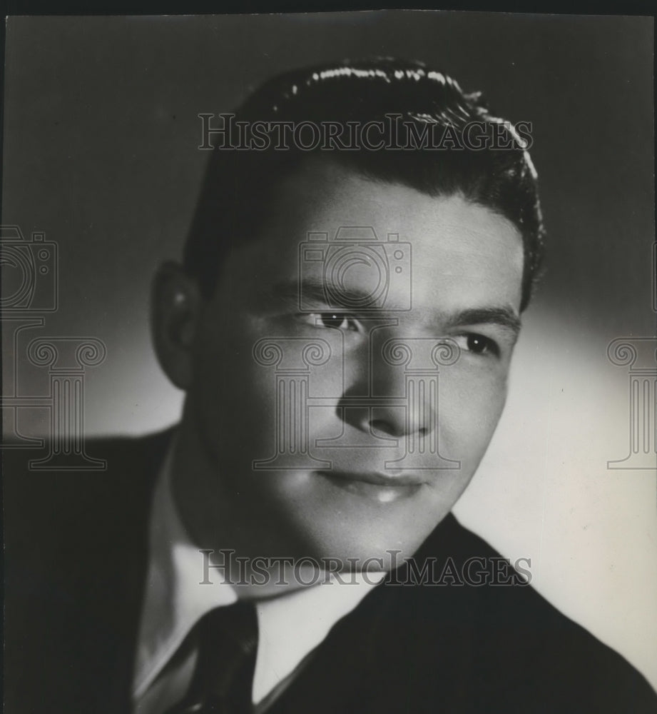 1950 Press Photo James De La Fuente, pianist. - spp31706- Historic Images