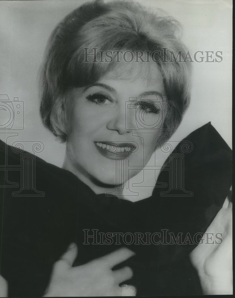 1963 Press Photo Vivienne della Chiesa, lyric soprano - Historic Images