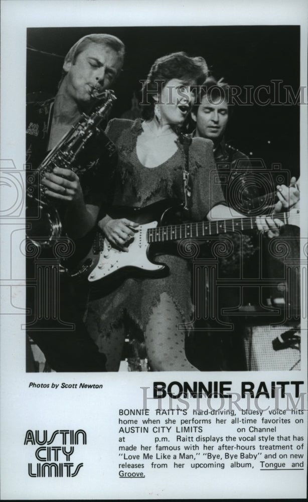 Press Photo Bonnie Raitt performs with the band on Austin City Limits - Historic Images