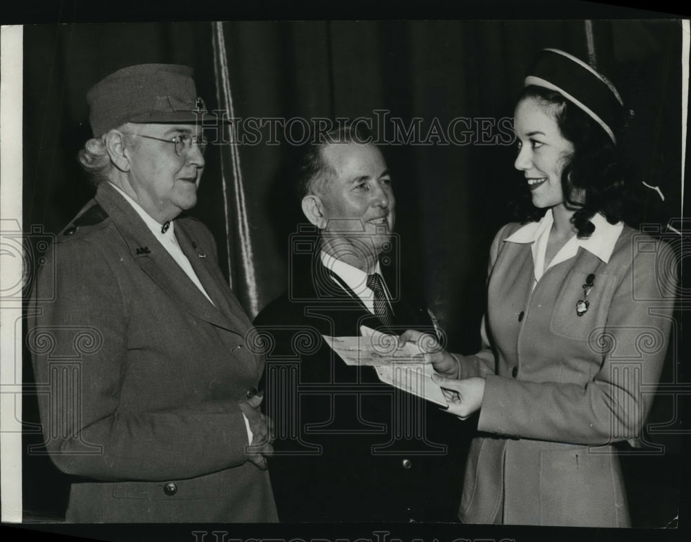 1943 Press Photo Opera singer Patrice Munsel - Historic Images