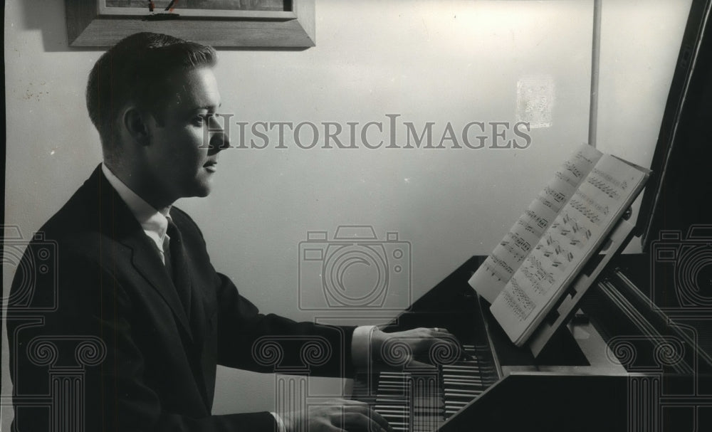 1962 Ronald Ratcliffe-Historic Images