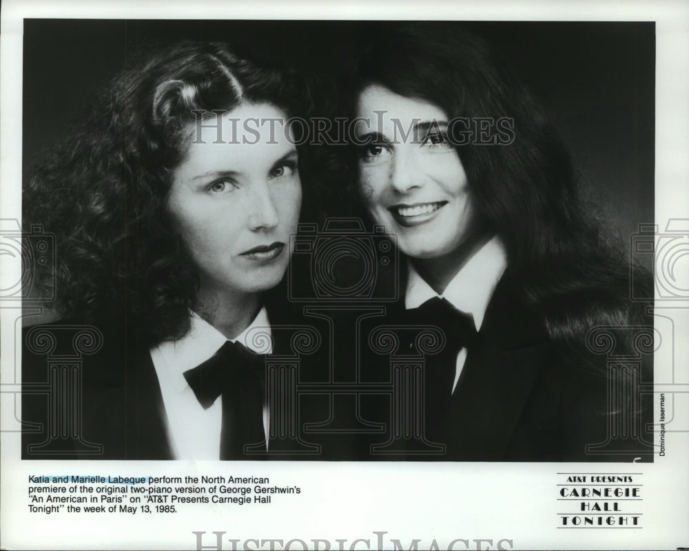 Press Photo Katia and Marielle Labeque in Gershwin&#39;s &quot;An American in Paris&quot; - Historic Images