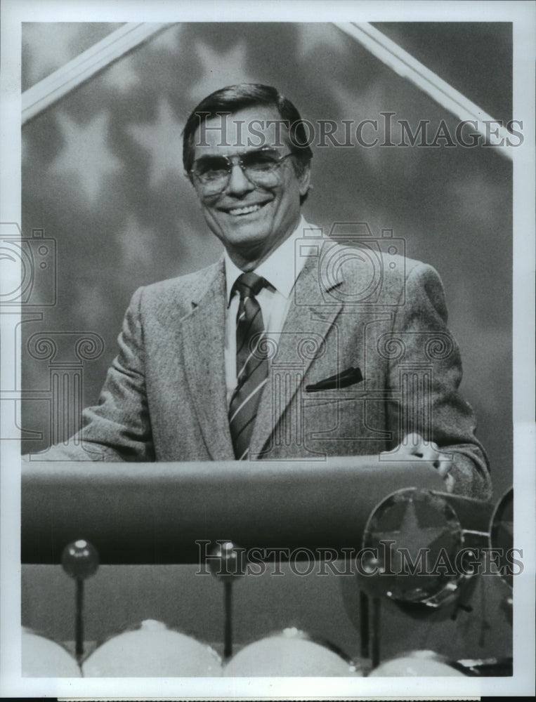 1985 Press Photo Host Peter Marshall of All-Star Blitz - Historic Images