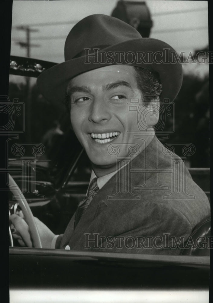 1941 Press Photo Victor Mature, stage, film and television actor. - Historic Images