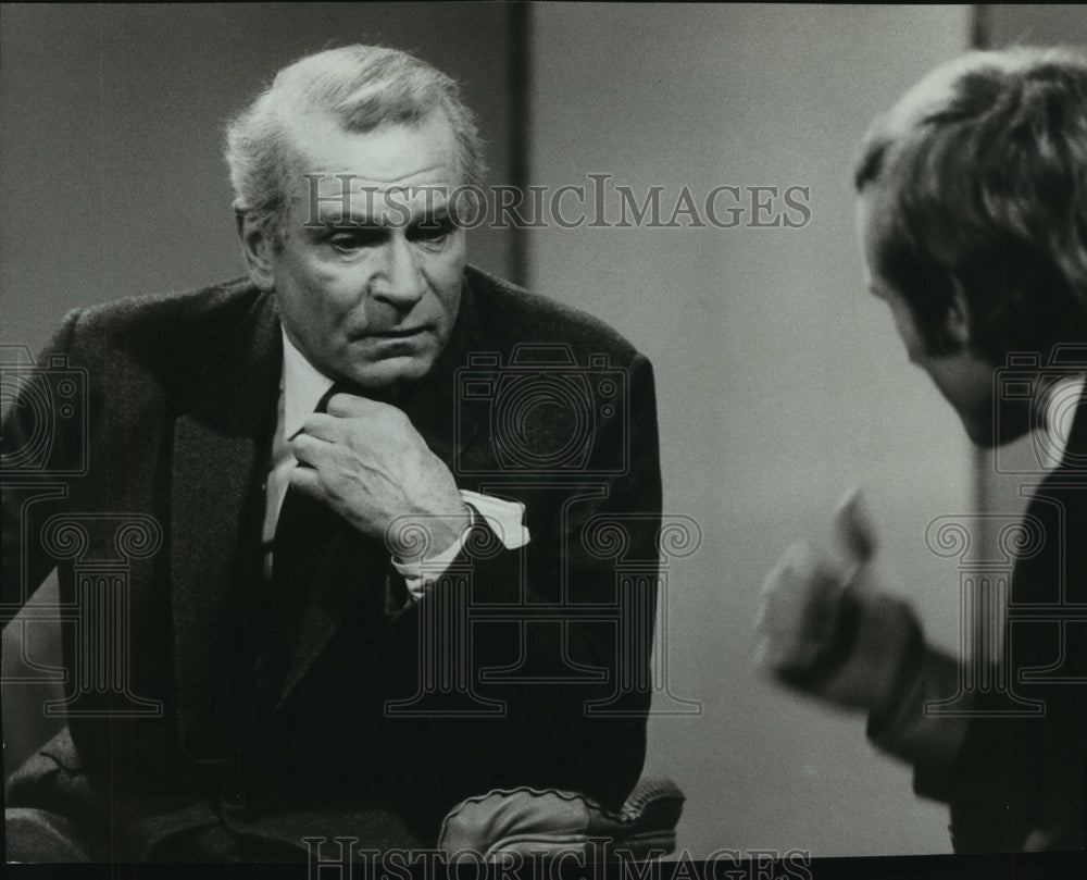 1973 Press Photo Sir Laurence Olivier being interviewed - spp38084-Historic Images