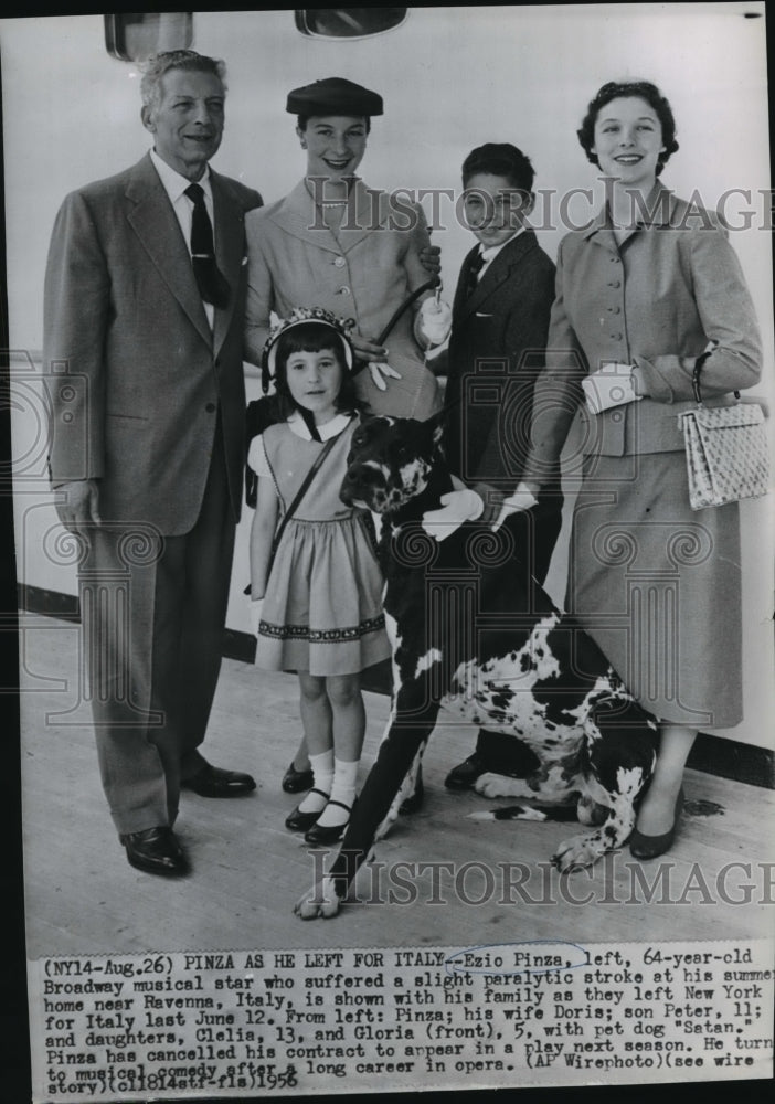 1956 Press Photo Singer Ezio Pinza and family leave New York for Italy. - Historic Images