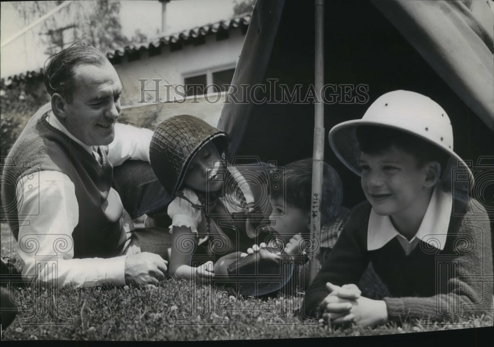 1945 Actor Pat O'Brien spending quality time with his family-Historic Images