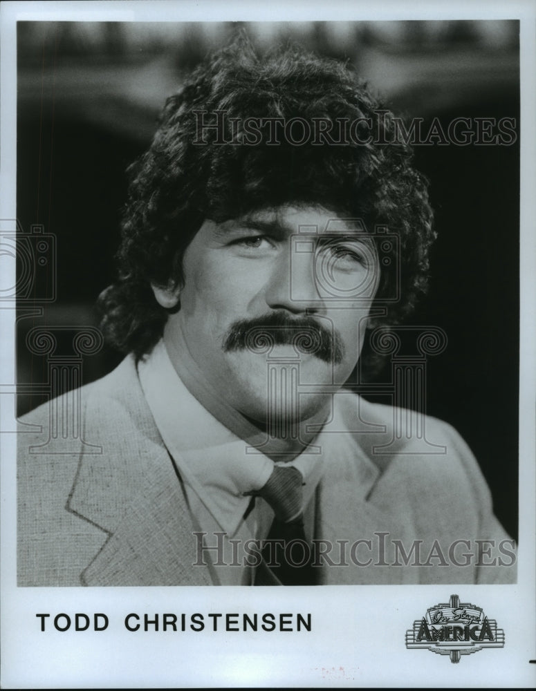 1986 Press Photo Todd Christensen hosts On Stage America. - Historic Images