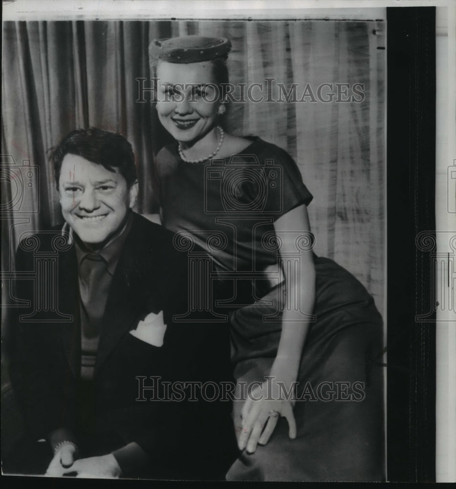 1957 Press Photo Michael O'Shea and wife Virginia Mayo in Kansas City - Historic Images