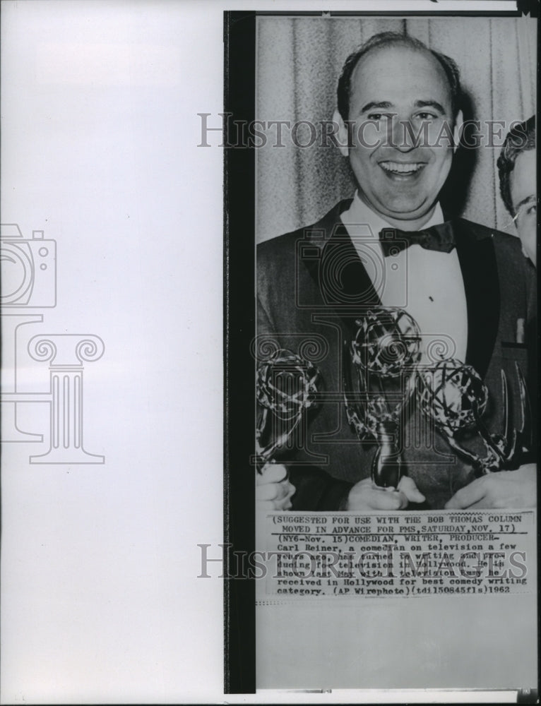 1962 Press Photo Comedian and Film Writer Carl Reiner with Emmy from Hollywood - Historic Images