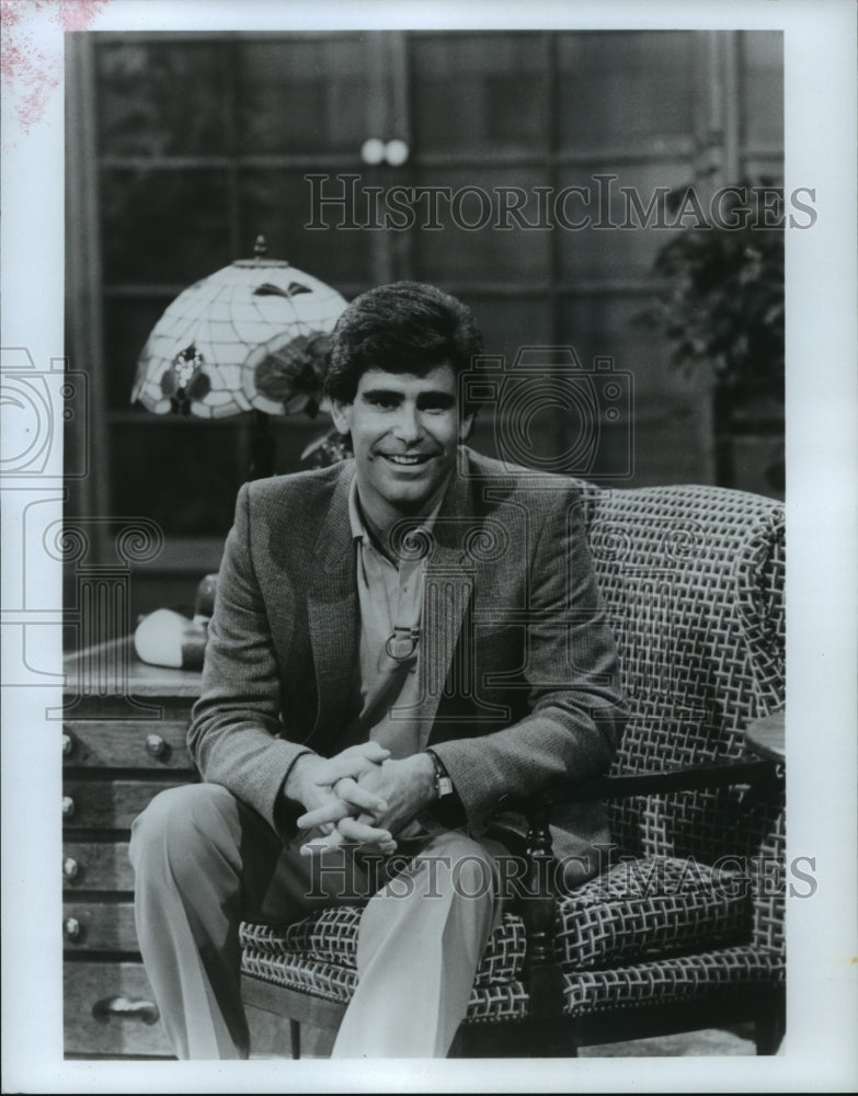 Press Photo Television Host Michael Young - Historic Images