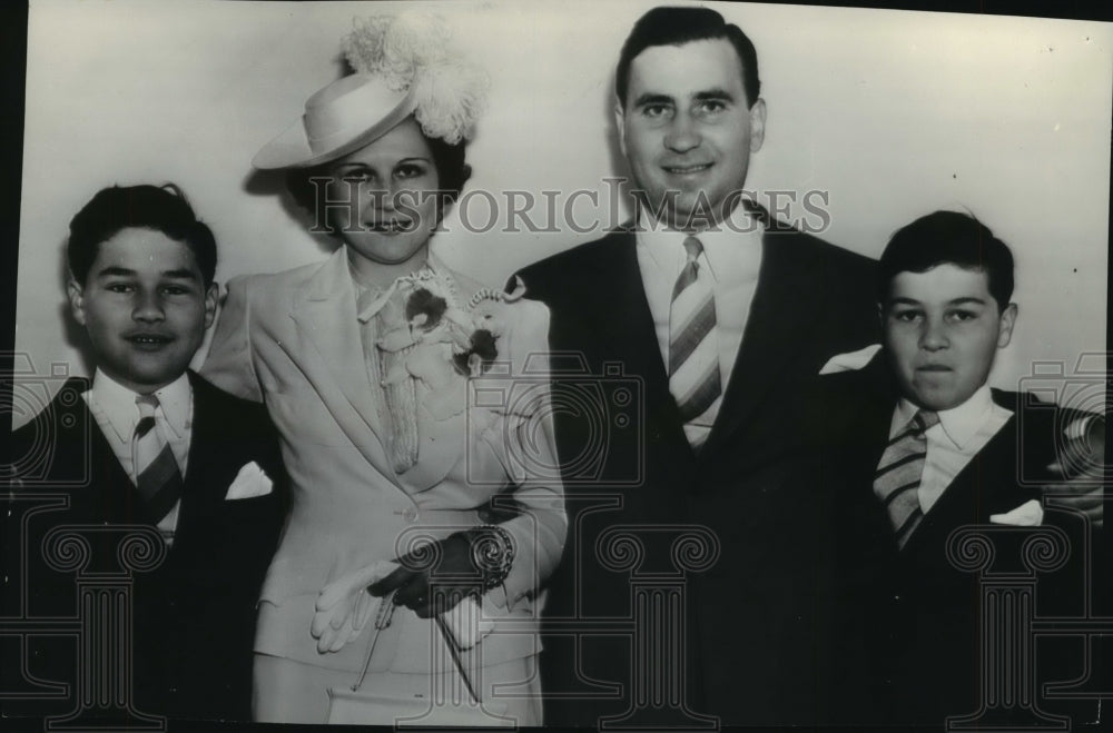 1938 Lita Grey Chaplin, Arthur F. Day, Jr., Charles, Jr. and Sidney - Historic Images