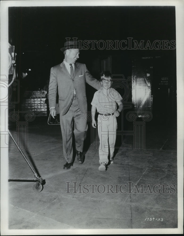 1959 Press Photo Mickey and Teddy Rooney walking together - Historic Images
