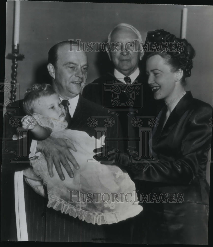 1946 Press Photo A man and a woman hold a child - Historic Images
