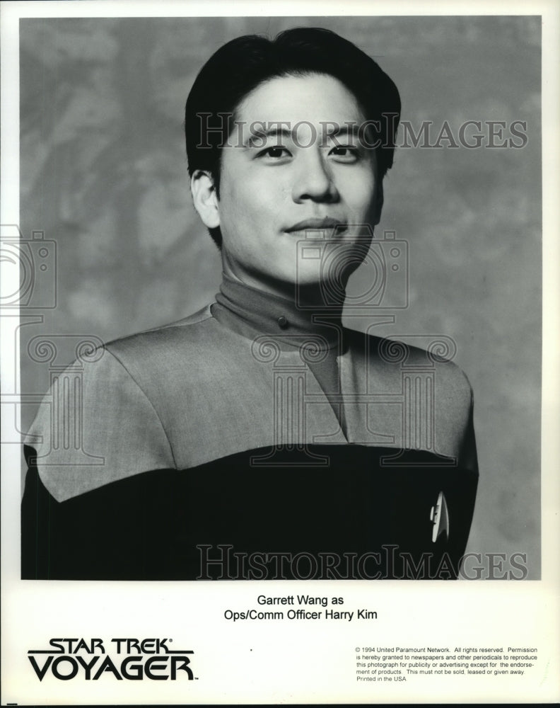 1995 Press Photo Garrett Wang, as Ops/Comm Officer Harry Kim, Star Trek Voyager. - Historic Images