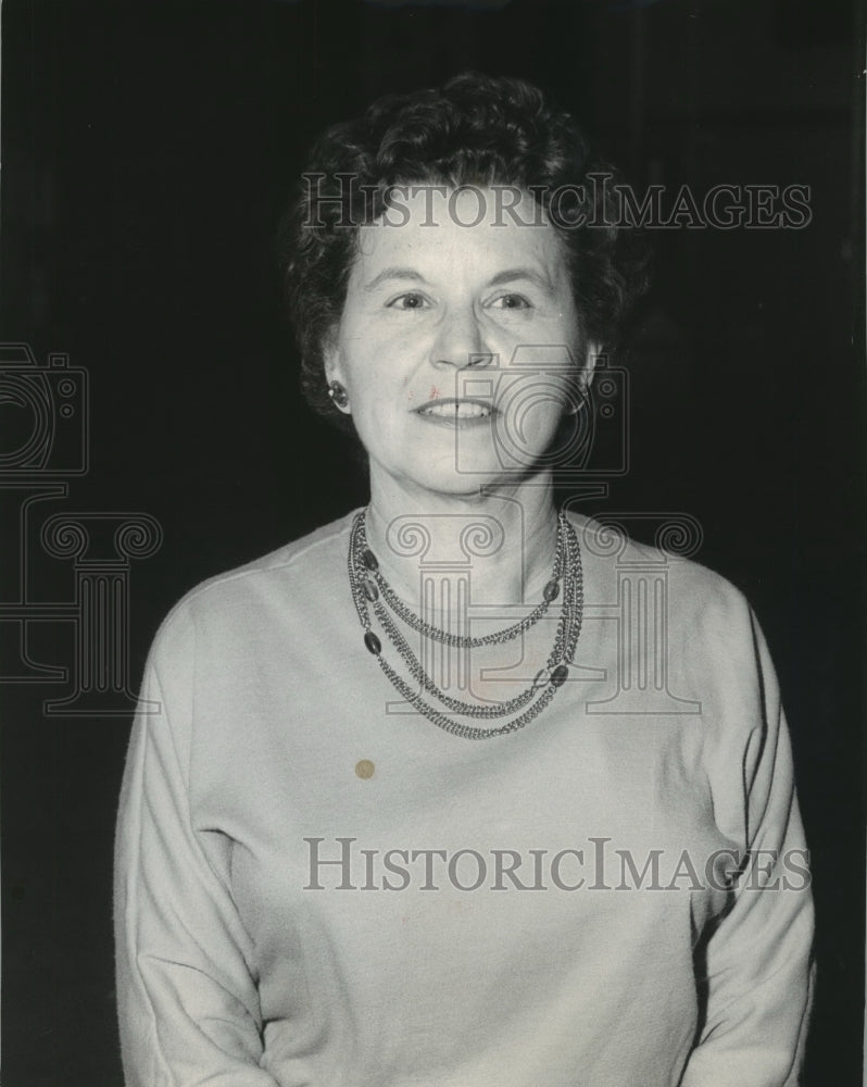 1961 Press Photo Singer and comedienne Evelyn Holdsworth - Historic Images