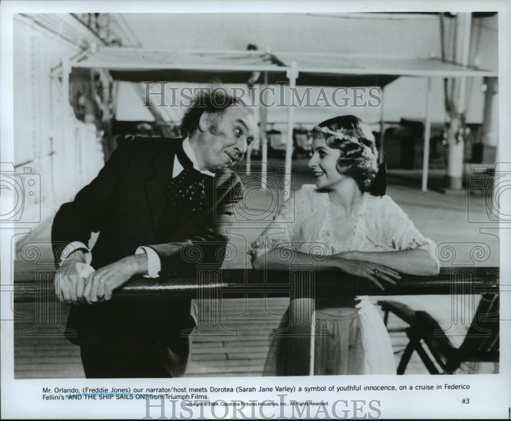 1984 Press Photo Freddie Jones and Sarah Jane Varley in And the Ship Sails On - Historic Images