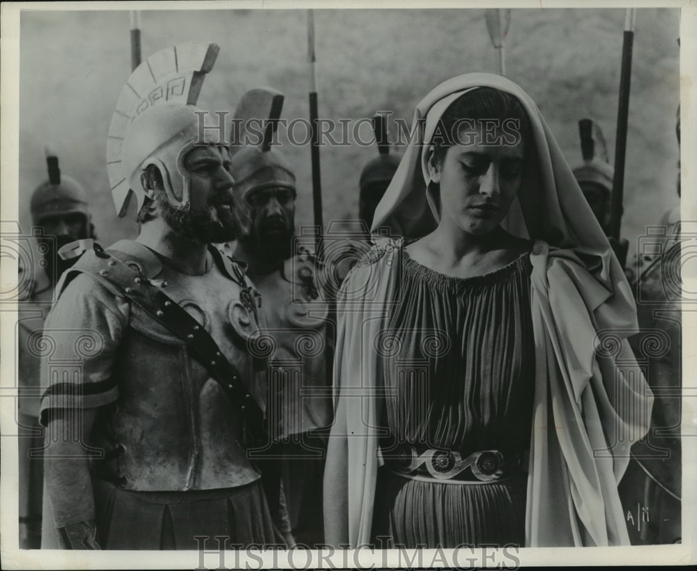 1963 Press Photo Actress Irene Papas with co-stars in Antigone Movie in Greece - Historic Images