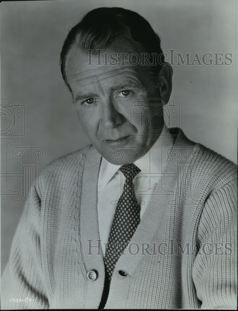 1964 Press Photo Actor John Mills - Historic Images