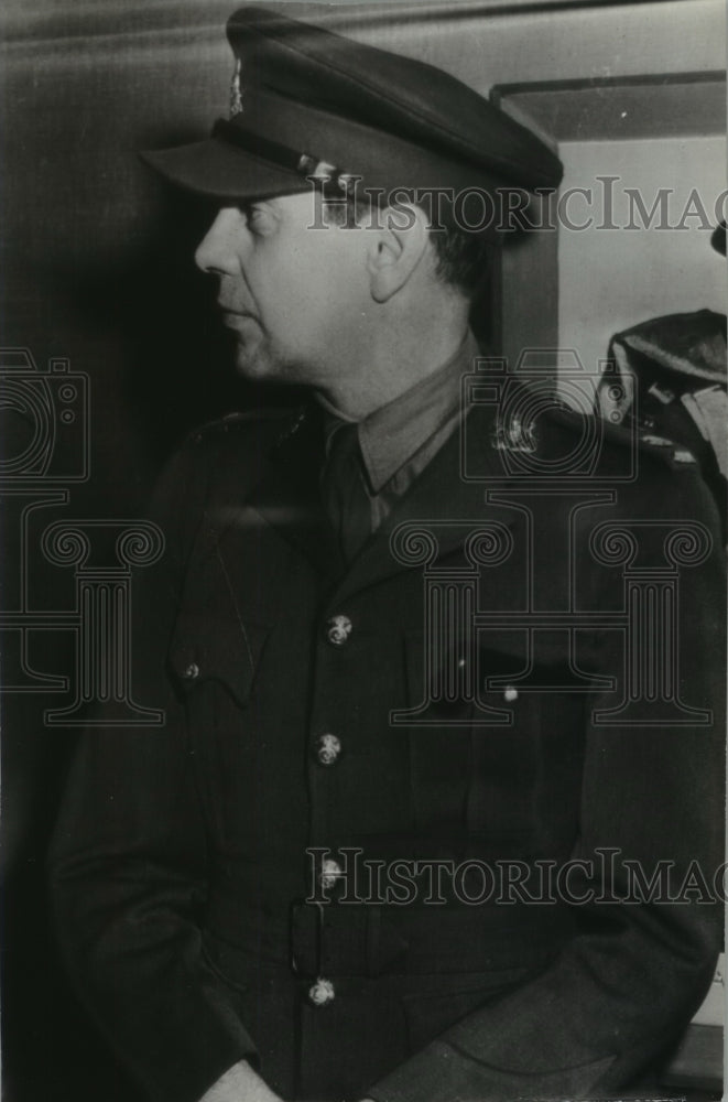 1942 Press Photo Actor Raymond Massey, serving as Major in the Canadian Army - Historic Images