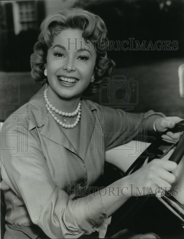 Press Photo Audrey Meadows "The General Electric Theater-Sis Bowls 'em Over" - Historic Images