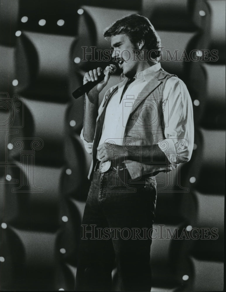 Press Photo John Shnieder is an American actor and country music singer - Historic Images