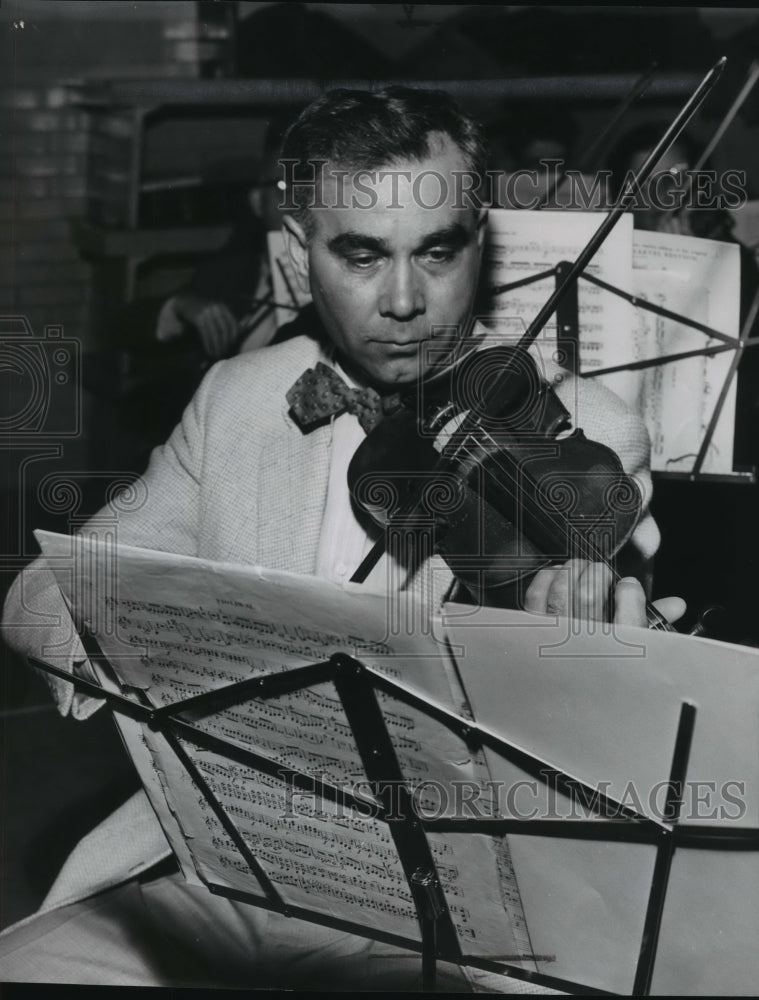 1956 Press Photo Bernard A. Schoen, violinist, heads Valley orchestra program - Historic Images