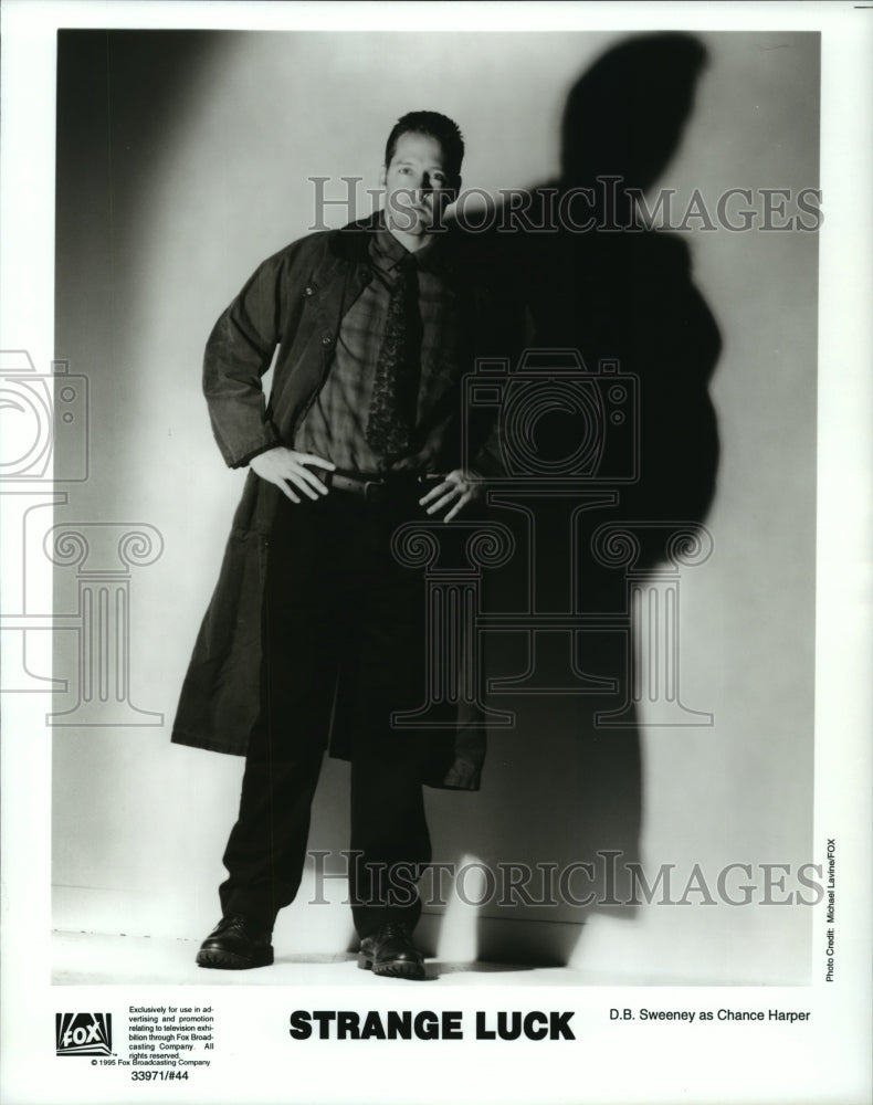 1995 Press Photo D.B. Sweeney as Chance Harper in &quot;Strange Luck&quot; - Historic Images