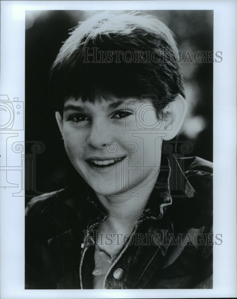 Press Photo Henry Thomas stars in The Quest. - Historic Images