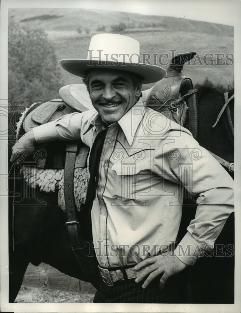 1977 Press Photo Donnelly Rhodes on  "Goldenrod" - Historic Images