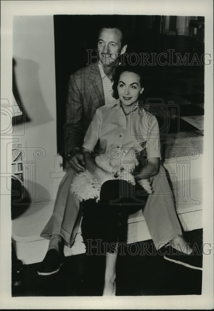 1955 Actor David Niven & wife Hjardie Termaddan - Historic Images