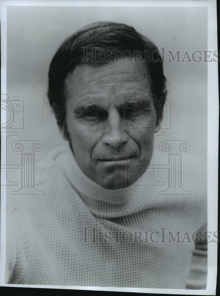 Press Photo Charlton Heston, actor, in a white turtle-neck sweater - Historic Images