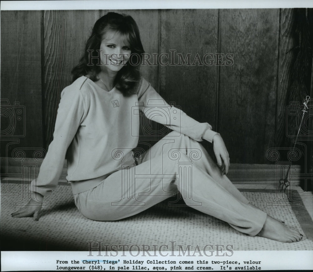Press Photo Loungewear from the Cheryl Tiegs&#39; Holiday Collection - Historic Images