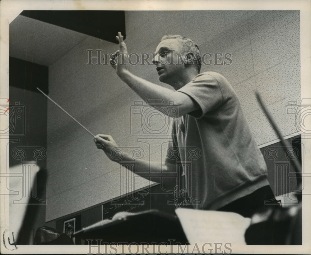 1963 Press Photo Donald Thulean, Spokane Symphony Orchestra conductor-Historic Images