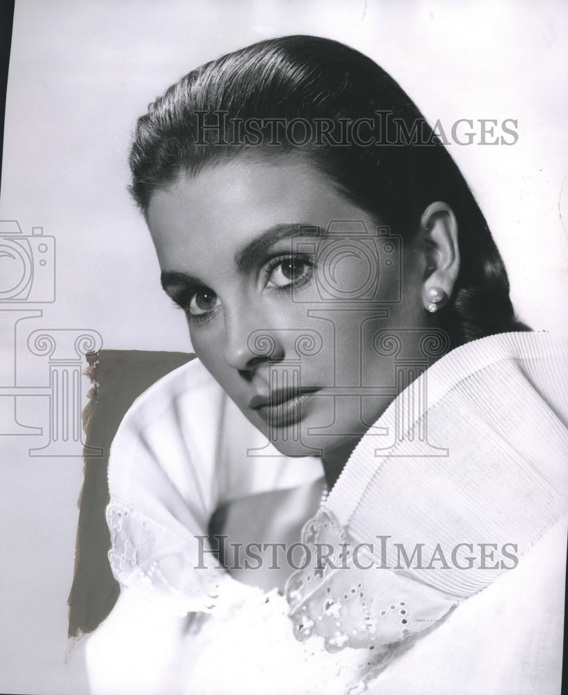 1954 London-born actress Jean Simmons stars in "The Robe"-Historic Images