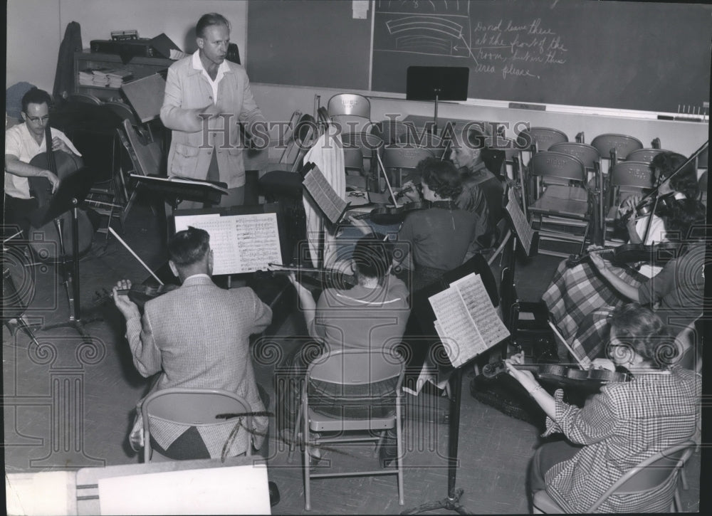 1958 Press Photo Spokane Philharmonic Orchestra Director Harold Paul Whelan - Historic Images