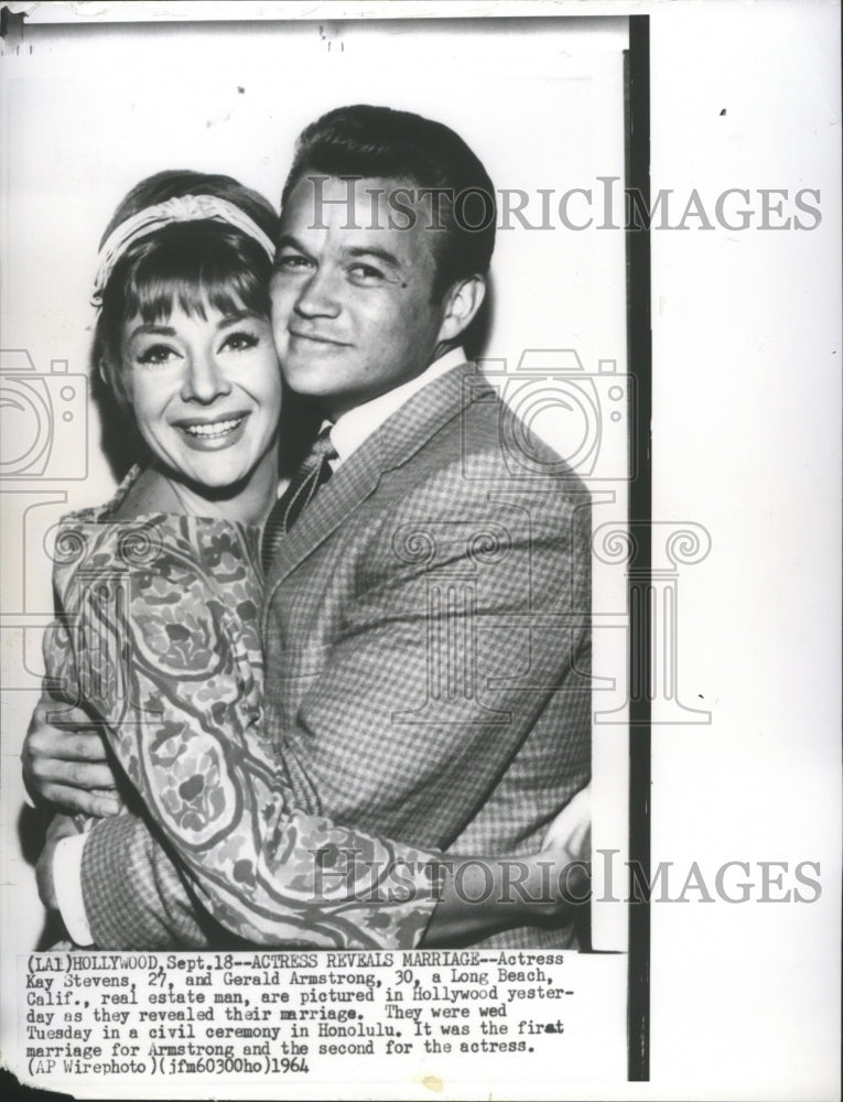 1964 Press Photo Actress Kay Stevens weds Gerald Armstrong in Honolulu, Hawaii - Historic Images