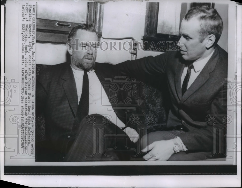 1964 Press Photo Sterling Hayden and John Goldmark outside court, Washington - Historic Images